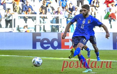 Сборная Италии по футболу заняла третье место в Лиге наций. Итальянцы с минимальным счетом обыграли бельгийцев В полуфинале итальянцы встретятся с Уэльсом, а их соперник определится в матче Польша - Нидерланды. Лига наций - новый турнир для сборных, призванный заменить товарищеские матчи. Впервые турниры проводятся под эгидой УЕФА. Призовой фонд составляет 8 млн евро.