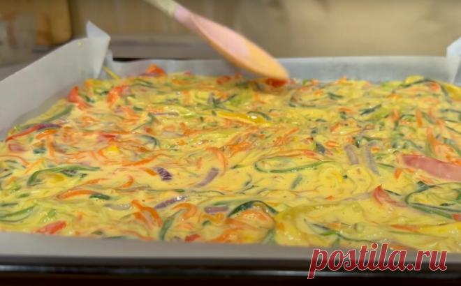 Кабачковый шедевр, готовлю вместо пиццы. Нежные и хрустящие кабачковые лепёшки Кабачок — это универсальный овощ, который широко используется в кулинарии. Он содержит множество полезных веществ, таких как витамины, минералы и клетчатка, и при этом имеет низкую калорийность.