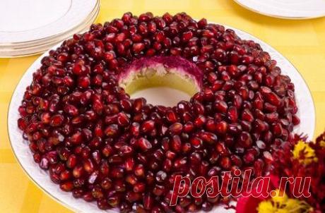 Салат Гранатовый браслет. ://zhenskoe-mnenie.ru