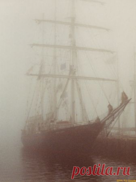 Sovereignty Of The Sea: Photo ⚓The Surprise, 6th Rate Frigate of 28 guns in the service of His Majesty's Royal Navy. Commanded by the Honorable Lucky Jack Aubrey. French-built with a bluff bow and lovely lines, weatherly, stiff and fast when she is well-handled. ⚓