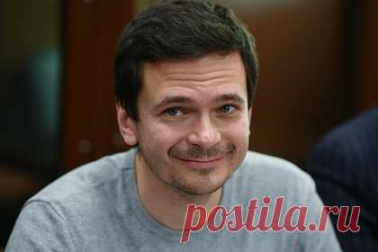 Яшин решил уйти с поста главы муниципалитета Красносельского района Москвы. Глава муниципалитета Красносельского района Москвы Илья Яшин объявил об уходе со своего поста. Он уточнил, что это связано с запретом избиркома на участие в довыборах в столичную городскую думу. Комиссия сослалась на закон, запрещающий избираться причастным к поддержке экстремистских и террористических организаций.