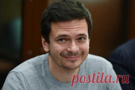 Яшин решил уйти с поста главы муниципалитета Красносельского района Москвы. Глава муниципалитета Красносельского района Москвы Илья Яшин объявил об уходе со своего поста. Он уточнил, что это связано с запретом избиркома на участие в довыборах в столичную городскую думу. Комиссия сослалась на закон, запрещающий избираться причастным к поддержке экстремистских и террористических организаций.