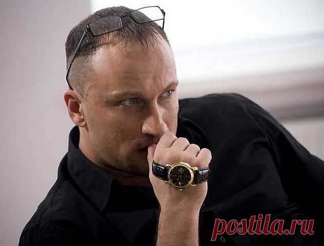 Когда в крепкую семью вдруг приходит беда , там не говорят - " Это из- за тебя...." , там говорят - " Я с тобой !!! " . И это главные слова в семейной жизни!!! Дмитрий Нагиев