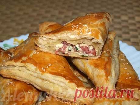 Треугольники с сыром и колбасой, рецепт