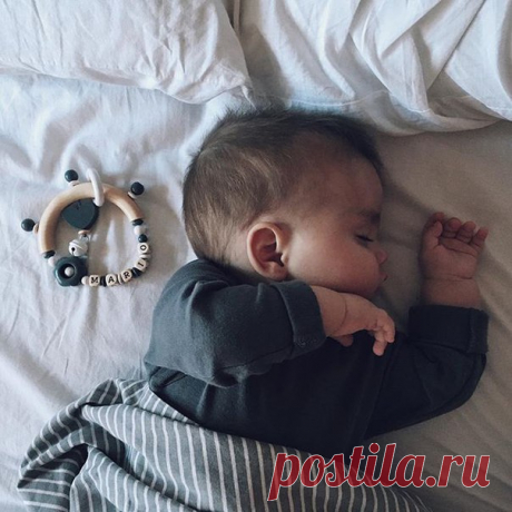 Только мамы, сидящие в декрете, понимают, как приятно пить чай в одиночестве в 2 часа ночи, когда всё твоё семейство дружно спит!
