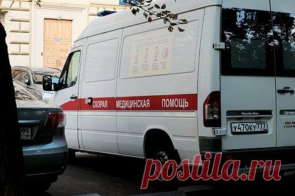 В Москве школьница спрыгнула с третьего этажа из-за запрета пойти к подруге. В Москве в районе Сокол школьница спрыгнула с третьего этажа из-за запрета матери пойти к подруге. Отмечается, что накануне случившегося у 14-летней девочки с ее родительницей произошел конфликт. Так, школьница хотела вместо занятий встретиться с подругой, а в ответ на запрет матери заперлась в комнате.