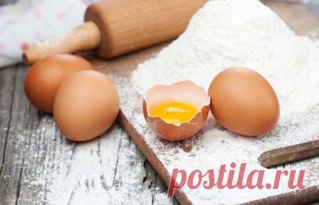 Продукты, которыми можно заменить яйца во время готовки Яичный белок и желток в выпечке — нужный компонент. Он придает ей воздушность и скрепляет все компоненты в тесте между собой. И если во время готовки вы обнаружили, что яйца закончились и нет времени...