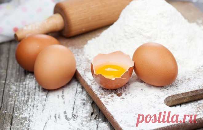 Продукты, которыми можно заменить яйца во время готовки Яичный белок и желток в выпечке — нужный компонент. Он придает ей воздушность и скрепляет все компоненты в тесте между собой. И если во время готовки вы обнаружили, что яйца закончились и нет времени...