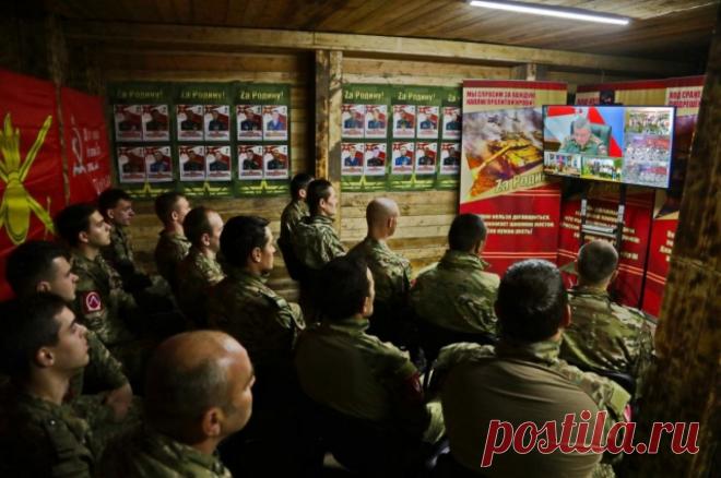 Минобороны организовало телемост между участниками СВО и членами их семей. Возможность пообщаться с родственниками была предоставлена военнослужащим группировок войск «Юг», «Запад», «Восток» и «Днепр» из числа студентов вузов городов Саранска и Уфы.