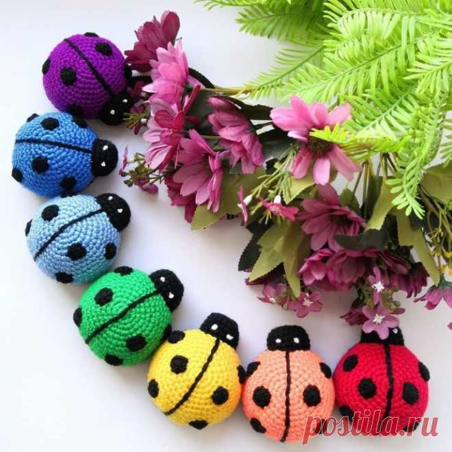 Вязаные крючком божьи корочки