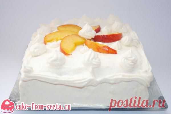 Бисквитный торт со свежими персиками - ароматная вкусная выпечка, которая обязательно украсит любое домашнее чаепитие. Такой торт можно готовить весь год, заменив зимой свежие персики консервированными.