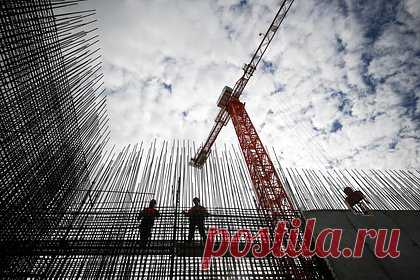 В Сочи застройщик обманул дольщиков на миллионы рублей. Застройщик из Сочи пообещал дольщикам квартиры на побережье Черного моря и обманул их на миллионы рублей, оставив без жилья. 34-летний мужчина, у которого не было специальных документов, разрешающих строительство жилого дома, заключил с 49 гражданами договоры долевого участия в строительстве «шестиэтажки».