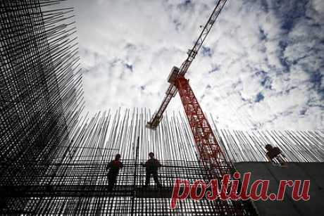 В Сочи застройщик обманул дольщиков на миллионы рублей. Застройщик из Сочи пообещал дольщикам квартиры на побережье Черного моря и обманул их на миллионы рублей, оставив без жилья. 34-летний мужчина, у которого не было специальных документов, разрешающих строительство жилого дома, заключил с 49 гражданами договоры долевого участия в строительстве «шестиэтажки».