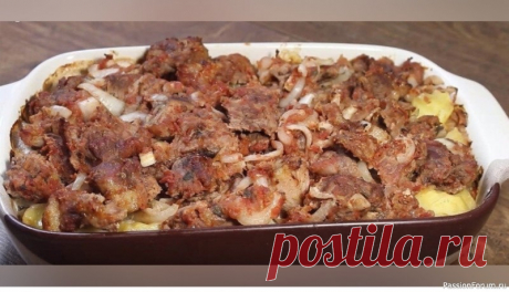 ​«Мясо по-грузински» Готовим по мотивам грузинской кухни. Это сытно и очень вкусно!🥘🍖🥔Познакомьтесь с отличным рецептом приготовления мяса с картофелем. Мало кто так готовит, а зря. Это очень вкусно!Ингредиенты: Говядина или свинина - 0,5 кгЛук - 1-2 штАджика - 2-3 ст.л.Соль Картофель - 4-5 шт.Растительное...