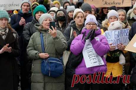 В Финляндии прошла крупнейшая забастовка против действий правительства. В Финляндии около 100 тысяч человек участвовали в крупнейшей забастовке профсоюзов против действий правительства страны, сообщает Центральное объединение профсоюзов (SAK). В результате забастовки полностью остановилось движение поездов, кроме ночных поездов дальнего следования, а также прекратилось движение транспорта.