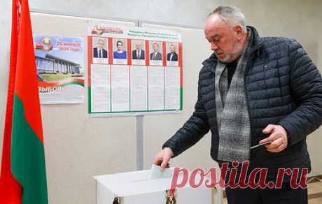 В Минске обвинили ЕП во вмешательстве в электоральный суверенитет Белоруссии. Глава ЦИК республики Игорь Карпенко подчеркнул, что выборы президента страны проходят в интересах народа