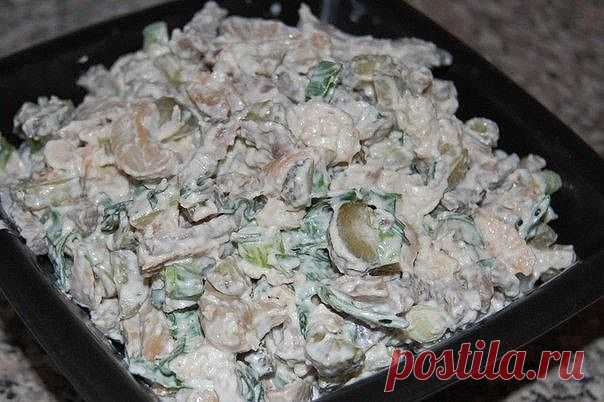 САЛАТ  МЯСНОЙ С ГРИБАМИ !  **Лаваш 2шт, говядина 400г  -тонкими полосками; конс/шампиньоны 350г -пластины, огурец или корнишоны 500г -кубик, зелень, соль, перец, зелень. *Заправка: майонез.