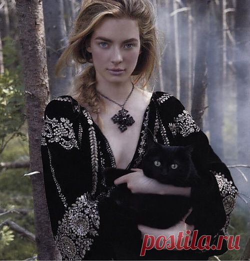 Ни с того ни чего ты приснился мне снова - перед самой зарей,когда дрогнула мгла,-и не громко сказал мне хорошее слово, и от звука его я проснулась и больше уснуть не могла.(Маргарита Алигер)(волшебная страна книг к.н)