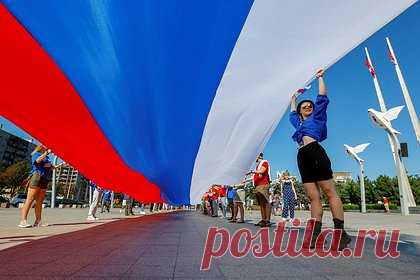 22 августа: какой праздник отмечают в России и мире. 22 августа Россия отмечает День Государственного флага. В мире вспоминают людей, пострадавших за веру и убеждения, а православные отмечают Собор Соловецких Святых. «Лента.ру» рассказывает про главные праздники и приметы 22 августа, а также напоминает, какие знаменитости родились в этот день.