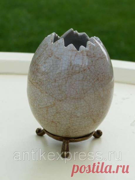 Старинная шкатулка в виде яичной скорлупы