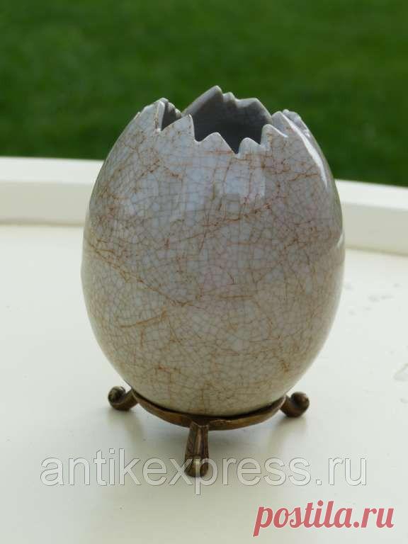 Старинная шкатулка в виде яичной скорлупы