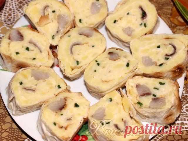 Картофельные роллы с сельдью и луком. Рецепт с фото