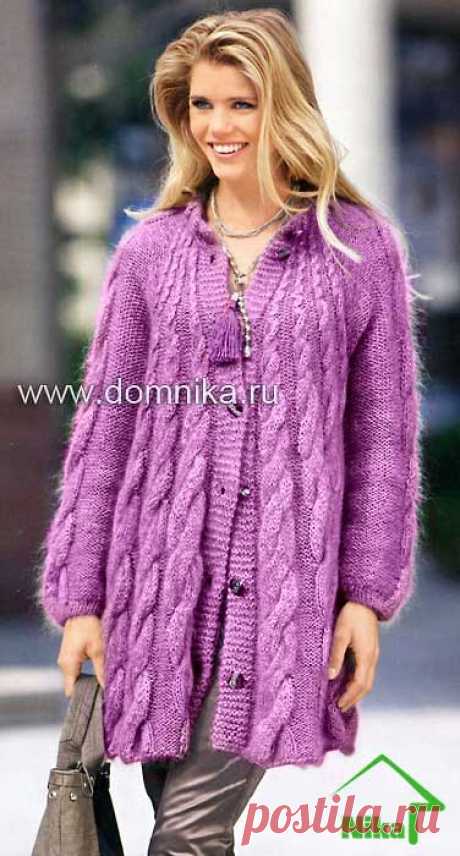 Женское вязаное пальто с косами из мохера