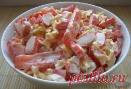 Гости на пороге. Что делать? Салат "Красное море" готовится всего за 10 минут, и гости будут в удивлении и в восторге:) Быстро, вкусно и красиво!!!
Продукты (на 2 порции) 
Крабовые палочки - 250-300 г 
Помидоры – 1-2 шт. 
Сыр – 100-200 г 
Чеснок — 1-3 зубчика 
Соль (по желанию) - по вкусу 
Майонез - по вкусу 

Как приготовить салат "Красное море"
Сыр твердый натереть на крупной терке.
Помыть и нарезать помидоры соломкой
Крабовые палочки нарезать тонкими колечками.
Чеснок о...