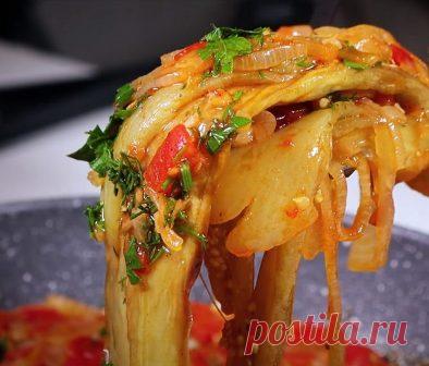 Баклажаны, лук, помидоры с болгарским перцем потрясающее летнее овощное блюдо