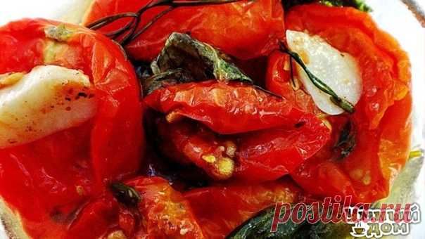 Вяленые томаты с пряными травами - ПРОСТО И ВКУСНО!!! Ингредиенты Спелые маленькие помидоры, по небольшому пучку свежего базилика, петрушки, зелени укропа и сельдерея, веточки тимьяна, 1-2 головки чеснока, рафинированное растительное масло без запаха, свежемолотый перец (смесь), морская соль Как приготовить Маленькие спелые помидоры вымыть, обтереть насухо, разрезать пополам, немного посолить и свободно разложить срезом вверх в лотки электрической сушилки для овощей и фруктов. Выбрать высокий…