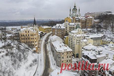 На Украине предложили ввести режим тотального видеонаблюдения. Депутаты от партии «Слуга народа» предложили ввести режим тотального видеонаблюдения на Украине. Соответствующий законопроект появился в электронной базе украинского парламента. Согласно документу, такая система должна работать на национальную безопасность и публичный правопорядок в общественных местах.