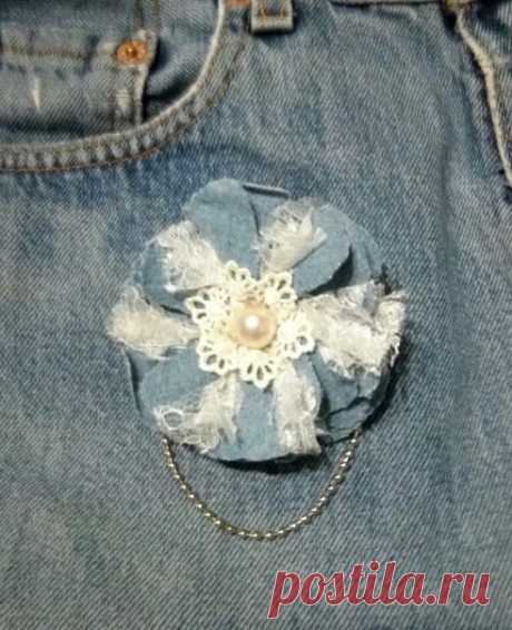 и еще один вариант броши попробовала из джинсы..