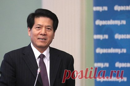 Спецпредставитель КНР отметил роль Пекина в облегчении ситуации на Украине. Китай играет конструктивную роль в облегчении гуманитарной ситуации на Украине. Об этом заявил Спецпредставитель КНР по делам Евразии Ли Хуэй в ходе переговоров с властями Киева.