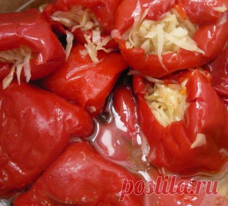 Перцы, фаршированные капустой, квашеные