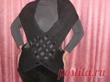 Понравилось и не сложно Вяжется просто: набираем 50 петель и вяжем как шарф на глаз, определяем где будет плетенка. закрываем и вяжем по отдельности 5 полос по 10 петель с каждой стороны, затем соединяем каждую часть в 50 пе…