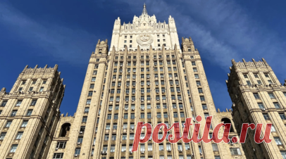 В МИД напомнили, что территориальное устройство России закреплено в Конституции. Территориальное устройство России закреплено в Конституции страны. Об этом напомнил замдиректора департамента информации и печати МИД Алексей Фадеев. Читать далее