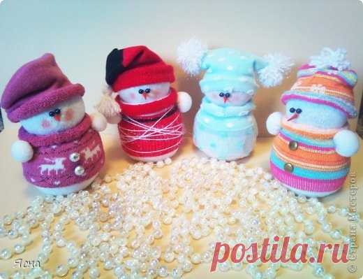 Снеговики из носков