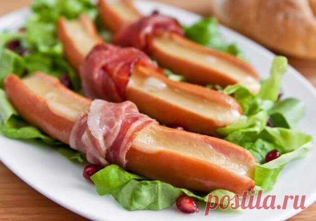 (29) Необычные и быстрые блюда из сосисок - БУДЕТ ВКУСНО! - медиаплатформа МирТесен Много ли блюд вы готовите из сосисок? Сосиски отварные, сосиски жареные, сосиски в тесте… А еще из сосисок можно приготовить простой, но очень оригинальный пирог. Вкусными получаются из этого колбасного изделия и рулетики, если добавить к ним сыр и бекон. Одним словом, читайте, готовьте и радуйте