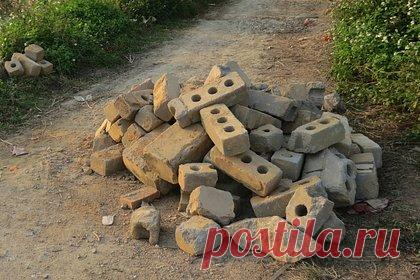 Татарстан потерял миллионы рублей из-за мусора. В городе Альметьевске в Республике Татарстан обнаружили крупную свалку отходов. Из-за скопления мусора республика понесла значительные потери — ущерб от свалки предварительно оценили в четыре миллиона рублей. Неизвестные оставили строительные отходы на участке площадью около 300 квадратных метров.