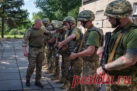 В Киеве военкомы начали вручать повестки в метро