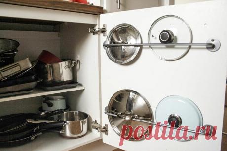 Куда убрать кастрюли, шкафы ломятся от крышек, разлетается фольга и пергамент? Наводим порядок на кухне раз и навсегда  Что может пойти не так и вы получите ожоги, в лучшем случае, а в худшем - отравление!!! 1. Во-первых, не нужно оставлять над плитой крышки от кастрюль. Их нельзя открывать во время готовки. Если крышка останется без присмотра, она может начать подпрыгивать и выпасть из своей подставки. 2. Во-вторых, не следует раскачивать духовку – это ее портит. Все конфорки должны быть полн…