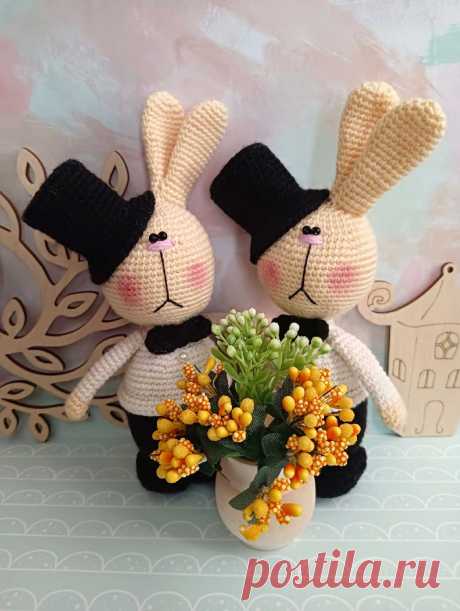 PDF Зайка Джентльмен крючком. FREE crochet pattern; Аmigurumi animal patterns. Амигуруми схемы и описания на русском. Вязаные игрушки и поделки своими руками #amimore - зайка, заяц в шляпе, зайчик, кролик, зайчонок, крольчонок.