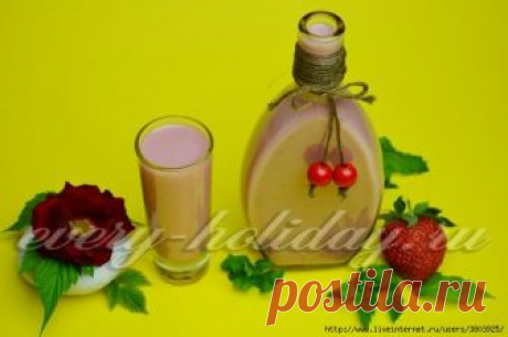 Быстрый ликер из клубники и мяты на водке - вызывающе-красив, очаровывает с первого глотка.
