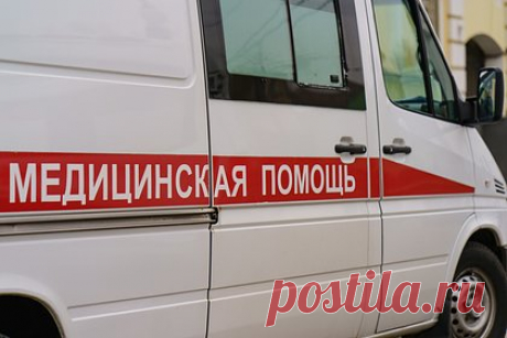 Россиянин зарезал двухлетнего сына из-за развода с женой. В городе Кириши Ленинградской области 24-летний мужчина зарезал двухлетнего сына во время катания на санках. Причиной мог стать развод с женой. По данным издания, в день трагедии мать мальчика находилась в Санкт-Петербурге. В следственном управлении по Ленобласти возбудили уголовное дело.