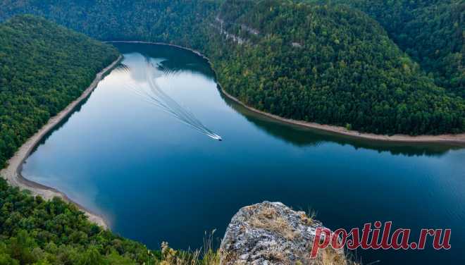 Нугушское водохранилище и природный магнетизм Башкирии Нугушское водохранилище является прекрасным природным объектом, расположенным в Башкортостане, у южных отрогов Уральских гор. Часть водохранилища входит в состав национального парка 
