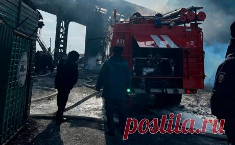 Причиной аварии на ТЭЦ в Туве стал взрыв в месте топливоподачи. О пожаре в здании котельной на Шагонарской ТЭЦ утром сообщало МЧС. По данным администрации, причиной стал взрыв в месте топливоподачи с ленточным контейнером. Из-за аварии пострадали 18 человек, в Шагонаре отключили отопление
