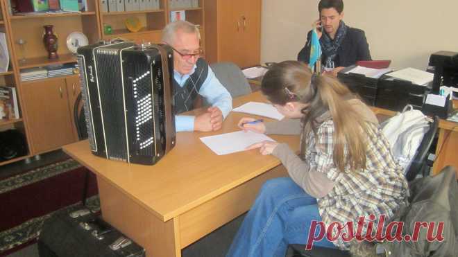 В Казахской национальной Академии искусств им. Жургенова.  24.12.2013 г.