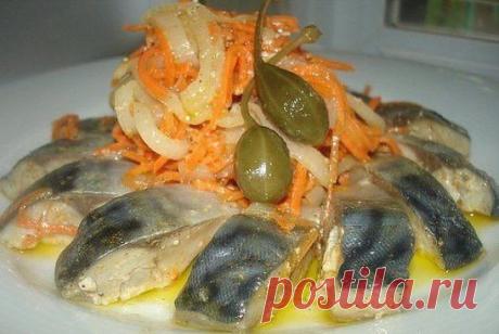 Самая вкусная маринованная скумбрия.
Ингредиенты:
- Скумбрия свежезамороженная — 3 шт
- Морковка вареная большая — 1 шт
- Горошек зелeный консервированный (лучше брать хорошего качества.) — 1 бан.
- Лук репчатый — 3 шт
- Раст масла — 100 г
- Уксус (9%) — 100 г
- Кетчуп (татарский) — 3 ст. л.
- Черный молотый перец — 1 ч. л.
- Соль перец (по) — 1 ст. л.
Приготовление:
Скумбрии разморозить, разделить на филе, нарезать