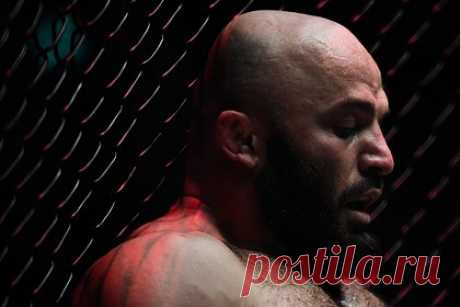 Исмаилов оценил поражение Александра Емельяненко от блогера. Российский боец смешанного стиля (MMA) Магомед Исмаилов оценил поражение соотечественника Александра Емельяненко от блогера Святослава Коваленко. «Честно говоря, мне было обидно за Сашу. И сегодня его побил блогер. Но не будем привязывать это к его спортивному наследию», — заявил он.