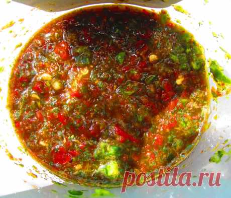 Самый вкусный рецепт аджики. Своя живая аджика гораздо полезнее, чем вареная покупная | Быстрые рецепты Живое питание | Яндекс Дзен